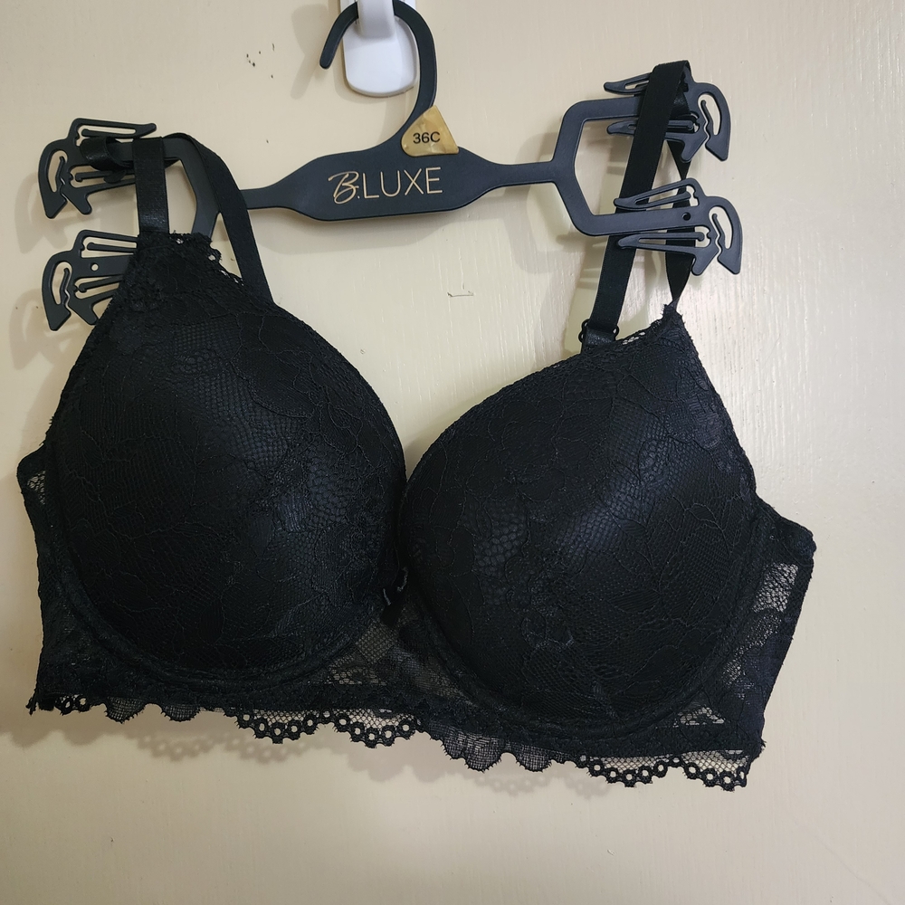 Luxe Black Lace Underwire Bra with Molded Cups